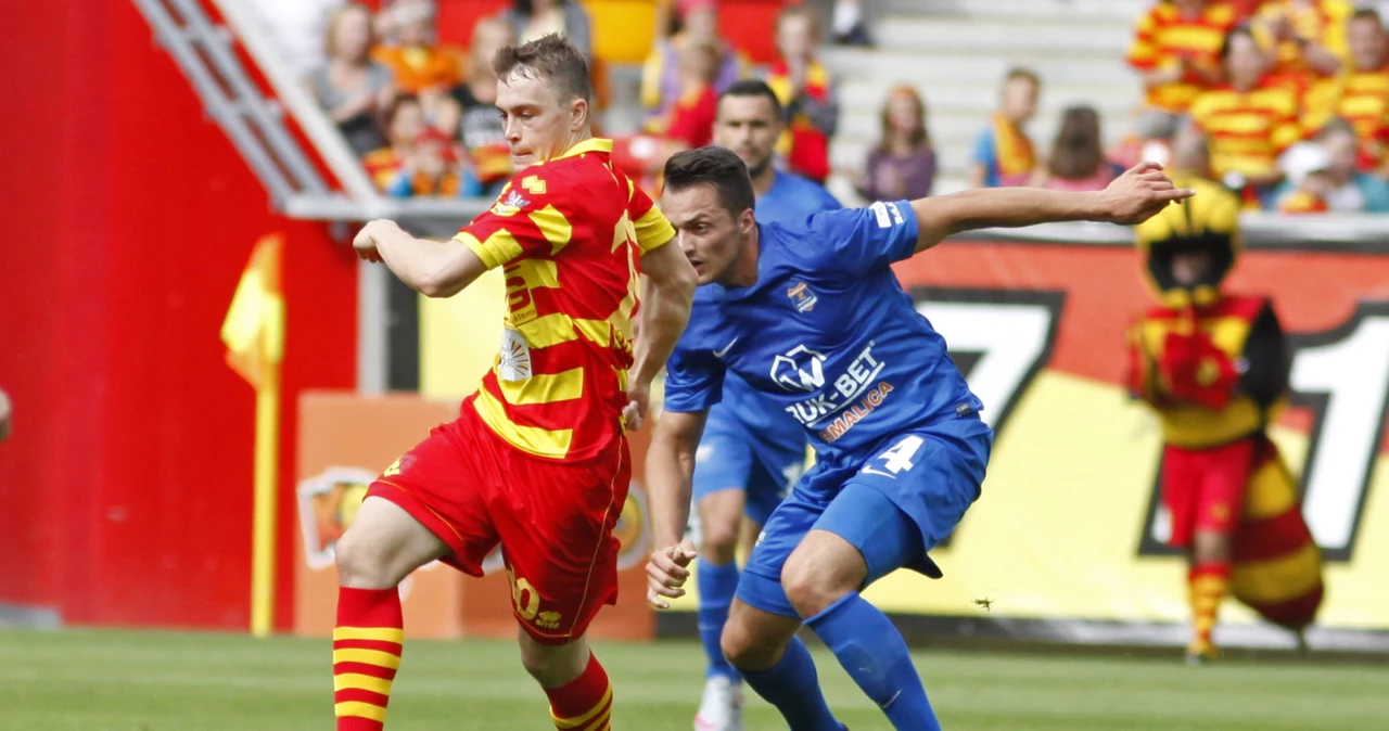 Maciej Gajos (z lewej) to kolejny piłkarz, na transferze którego Jagiellonia może zarobić