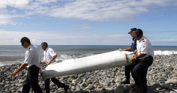 Fragment skrzydła samolotu, który w środę został wyrzucony przez ocean na wyspie Reunion, to z pewnością fragment samolotu typu Boeing 777 – potwierdził malezyjski minister transportu. Wciąż nie wiadomo jednak, czy odnaleziony fragment to część tego konkretnego zaginionego boeinga.