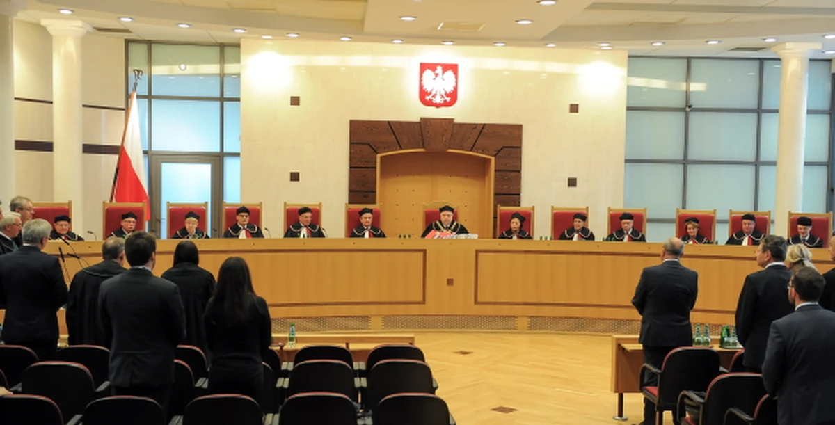 Zapis ustawy o SKOK-ach przewidujący objęcie nadzorem finansowym małych kas SKOK jest niezgodny z konstytucją – ogłosił  Trybunał Konstytucyjny. Parlament ma 18 miesięcy na poprawienie częściowo wadliwych przepisów.