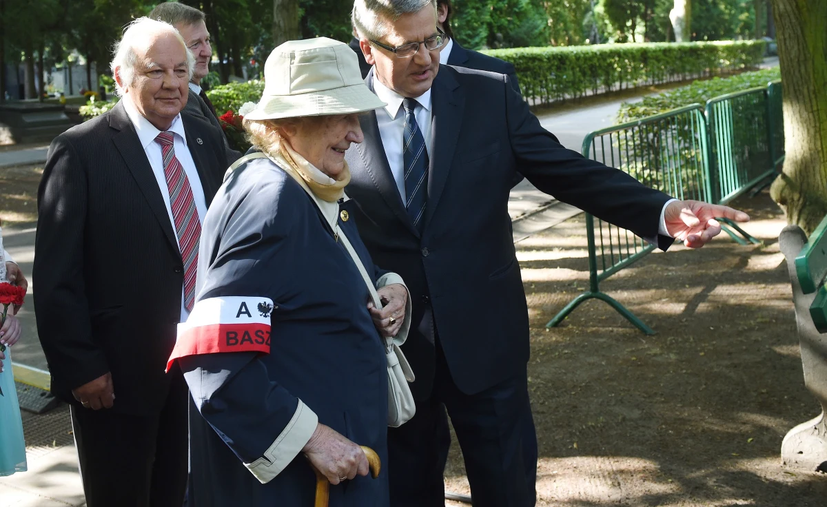 Przed południem rozpoczęły się uroczystości upamiętniające powstańcze walki na Mokotowie. Złożono wieńce i zapalono znicze przed pomnikiem Mokotów Walczy 1944 w parku im. gen. Gustawa Orlicz-Dreszera. 