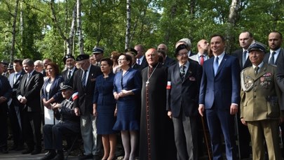 Buczenie i gwizdy na Powązkach. Nie pomagały apele lektora