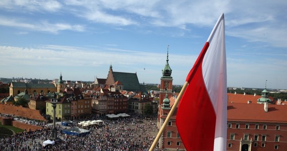 Punktualnie o godz. 17, historycznej godzinie "W", Warszawa się zatrzymała, a w mieście zawyły syreny. W ten sposób uczczono 71. rocznicę wybuchu Powstania Warszawskiego - największej akcji zbrojnej podziemia w okupowanej przez Niemców Europie.