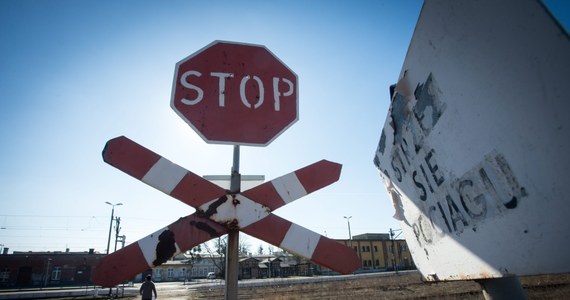 Olbrzymie opóźnienia pociągów w Zachodniopomorskiem na trasie pomiędzy Świnoujściem a Warnowem. Wykoleił się tam pociąg towarowy z pustymi cysternami.
