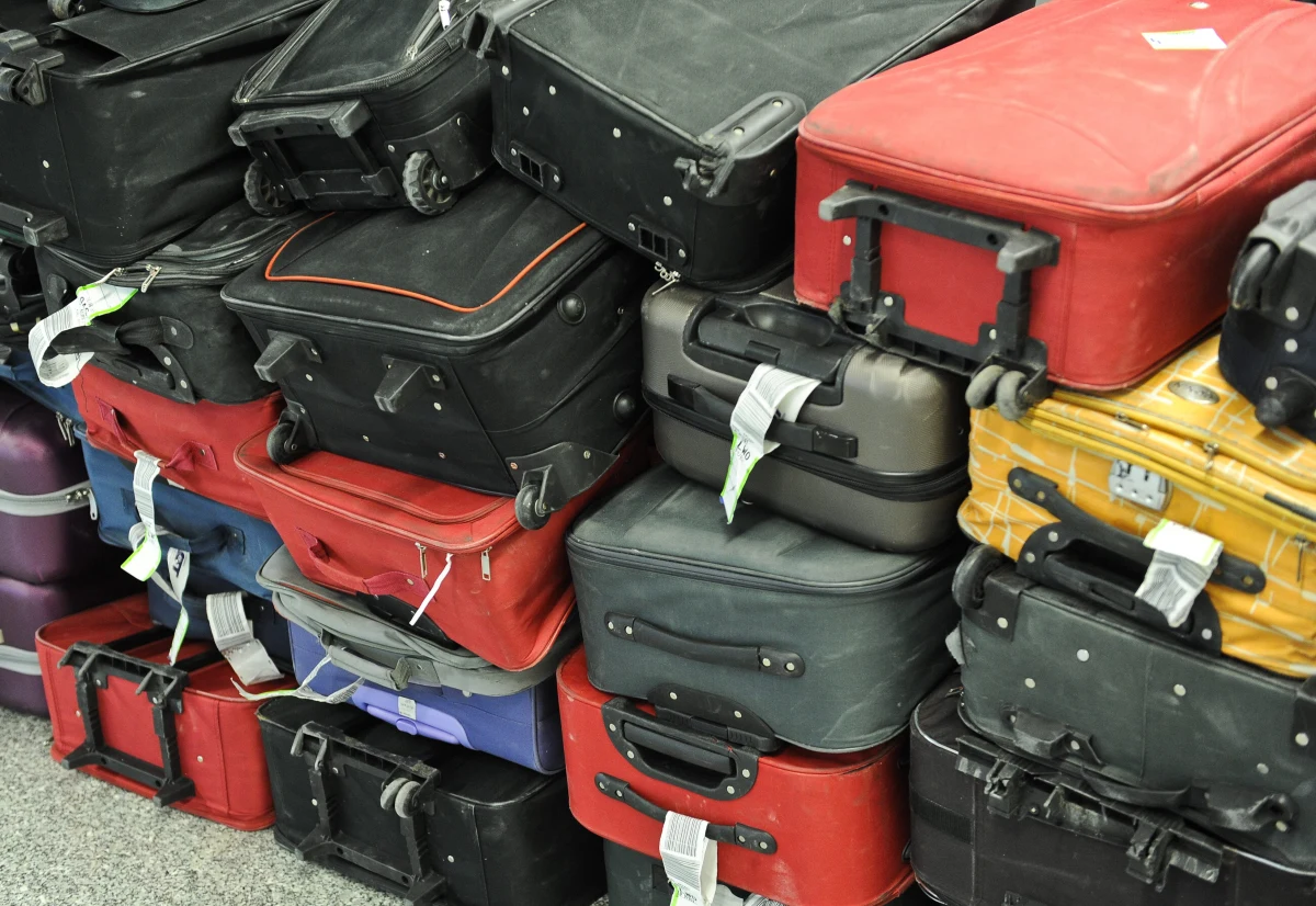 Tragiczny finał próby dostania się do Hiszpanii przez 27-letniego Marokańczyka. Mężczyzna ukrył się w walizce. Nie przeżył podróży promem z Melilli, hiszpańskiej eksklawy w północno-wschodnim Maroku, do Almerii na południu Hiszpanii.