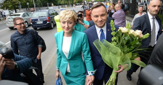 Andrzej Duda nie może się przeprowadzić do Pałacu Prezydenckiego, bo nie rozpoczął się tam remont - pisze "Fakt". Duda w czwartek 6 sierpnia obejmie urząd prezydenta.