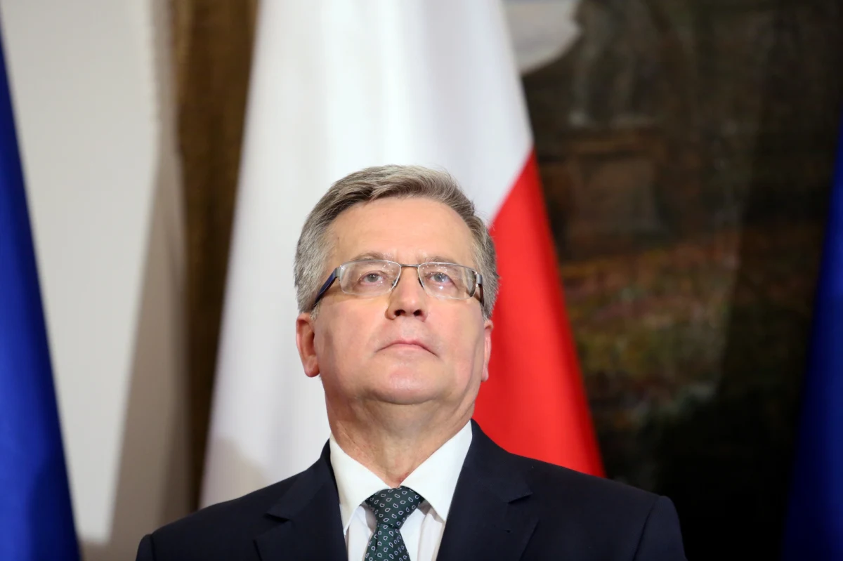 "Sprawując urząd prezydenta starałem się iść drogą zgody, dialogu i kompromisu. Wszystkim, którzy chcieli podążać tą samą drogą, dziękuję" - mówił prezydent Bronisław Komorowski w swoim ostatnim wystąpieniu telewizyjnym przed zakończeniem kadencji. "W dalszym ciągu istotnym zadaniem jest i będzie umacnianie naszego bezpieczeństwa w niebezpiecznym świecie w niestabilnym regionie" - podkreślił. 