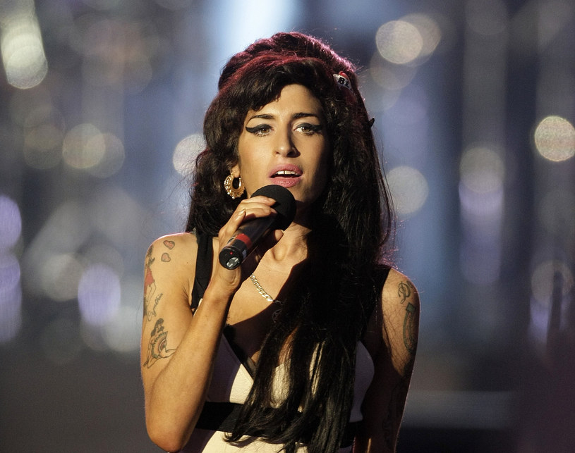 W najbliższy piątek, 7 sierpnia, na ekrany kin wchodzi dokument o Amy Winehouse w reżyserii Asifa Kapadii. Cztery lata po śmierci piosenkarki wciąż wiele się o niej mówi. Między 17 a 31 lipca w internecie pojawiło się prawie 1,5 tys. wzmianek - blisko połowa w rocznicę jej śmierci. Ponad 60 proc. publikacji znalazła się na Facebooku - wynika z analizy Instytutu Monitorowania Mediów. 