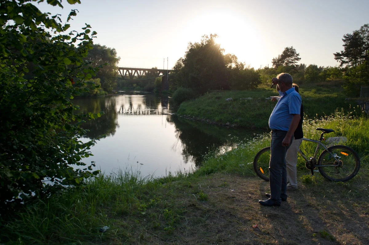 Sąd w Pajęcznie nie ogłosił wyroku w głośnej sprawie utonięcia czwórki dzieci w Warcie latem 2013 roku. Sąd postanowił wznowić proces, ponieważ na etapie wyrokowania wyszły na jaw braki w materiale dowodowym, które trzeba uzupełnić. Na ławie oskarżonych zasiadają 38-letnia matka dzieci Beata B. i 31-letnia asystentka rodziny Ilona B.