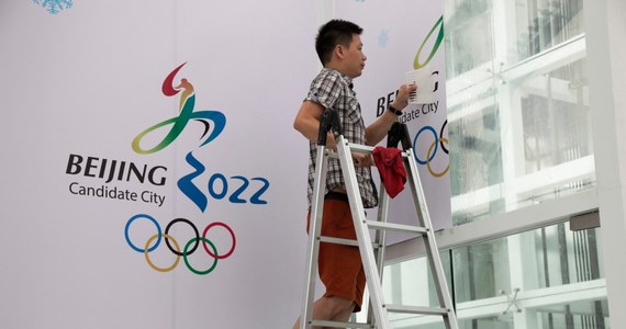 Autor hymnu zimowych igrzysk olimpijskich w Pekinie w 2022 roku Zhao Zhao jest oskarżany o plagiat przez krytyków muzycznych i internautów. Napisany przez niego utwór "The Ice and Snow Dance" jest bowiem łudząco podobny do piosenki "Let it Go" - tematu z animacji Disneya "Kraina lodu". Czy Waszym zdaniem to rzeczywiście plagiat? Porównajcie oba utwory.