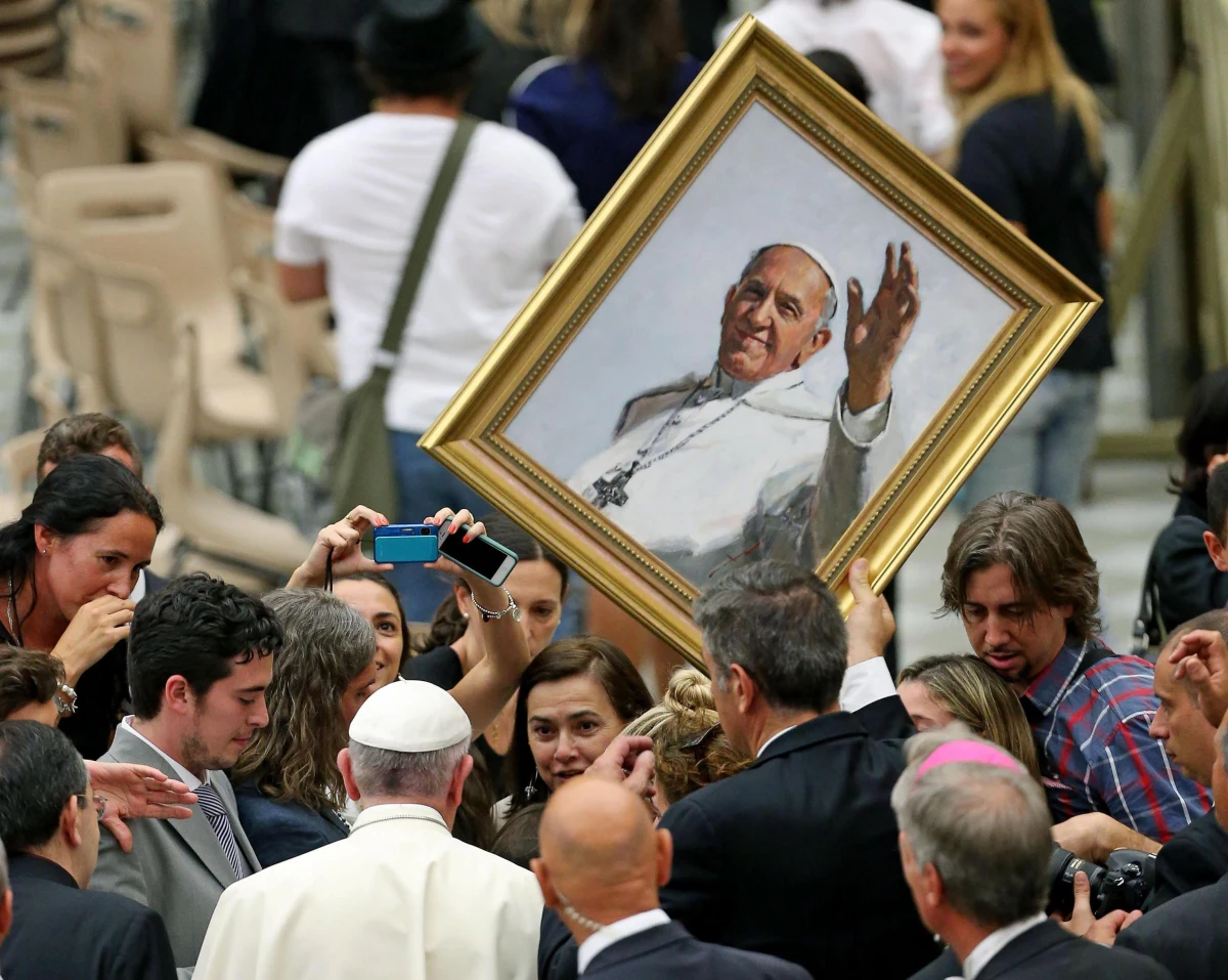 Rozwodnicy, którzy zawarli nowe związki małżeńskie, "wciąż stanowią część Kościoła" i nie mogą być traktowani jakby byli ekskomunikowani - powiedział podczas audiencji generalnej w Watykanie papież Franciszek.