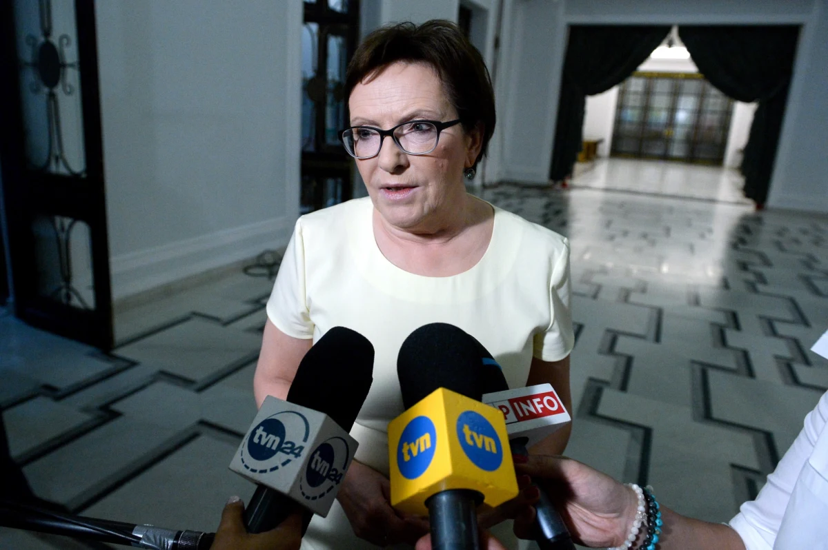 Premier Ewa Kopacz w wystąpieniu telewizyjnym zapewniła o gotowości do współpracy z nowym prezydentem Andrzejem Dudą. Szefowa rządu zwróciła się do niego o zwołanie Rady Gabinetowej, chce przedstawić zamierzenia rządu na najbliższe miesiące.