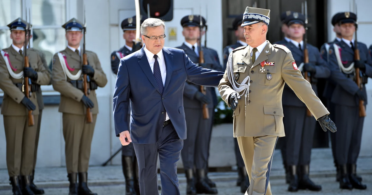 Bronisław Komorowski w czasie pożegnania z Siłami Zbrojnymi