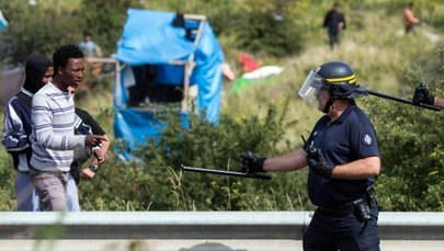 Policjanci w Calais żądają lepszego wyposażenia