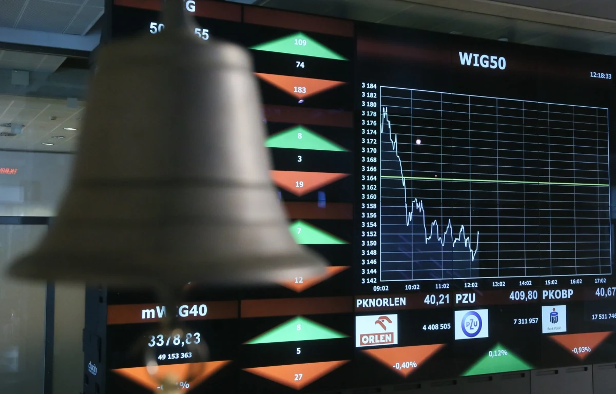 Na giełdzie w Warszawie załamanie kursu akcji banków. Najwięcej traci Getin Noble Bank, przed południem notowania tej spółki zawieszono. To efekt przyjętego wczoraj przez Sejm projektu ustawy o przewalutowaniu kredytów we frankach szwajcarskich.