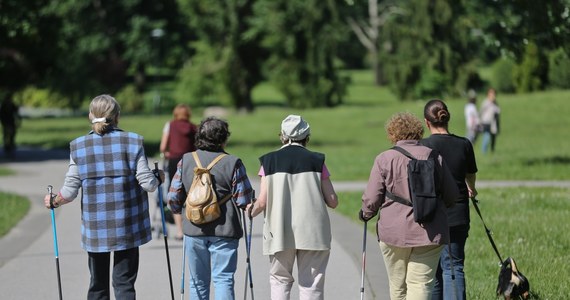 Burmistrz miasteczka Sellia na południu Włoch ogłosił w specjalnej odezwie do mieszkańców "zakaz umierania". Apelował w niej do starszej ludności Selli, aby nie poddawała się chorobom i śmierci. Zachęcał do dbania o siebie i korzystania z miejscowej służby zdrowia.