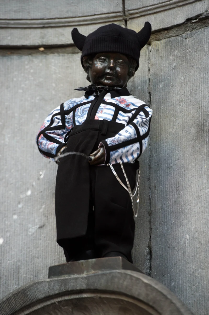 Czyżby słynna figurka Manneken Pisa, przed którą gromadzą się codziennie setki turystów, nie była autentyczna? Jeżeli teza ta się potwierdzi, to będzie szok dla Belgów, gdyż siusiający chłopiec to od lat symbol Brukseli.