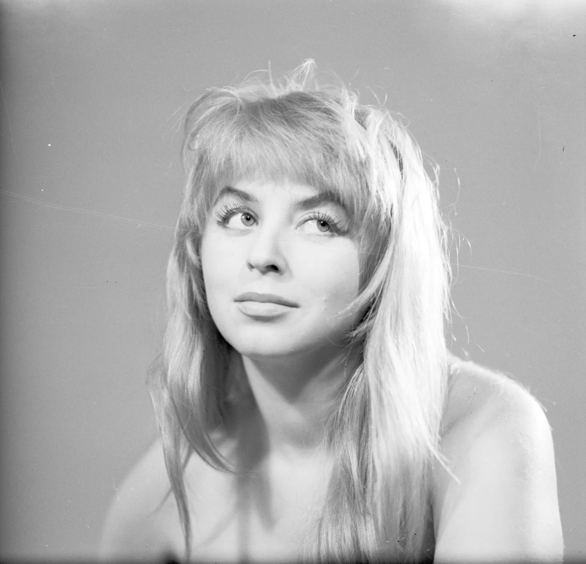 Była jedną z największych gwiazd Kabaretu Starszych Panów. Oszałamiała urokiem i charyzmą jako aktorka i piosenkarka. 24 lata temu zmarła Kalina Jędrusik. 