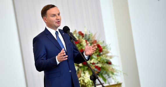 Andrzej Duda podpisał dziś zarządzenie zmieniające statut Kancelarii Prezydenta. Chodzi m.in. o powołanie biura ds. kontaktów z Polakami za granicą. Prezydent powołał też nowe stanowisko dyrektora generalnego, który będzie zajmował się "szeroko pojętymi sprawami administracyjnymi Kancelarii".