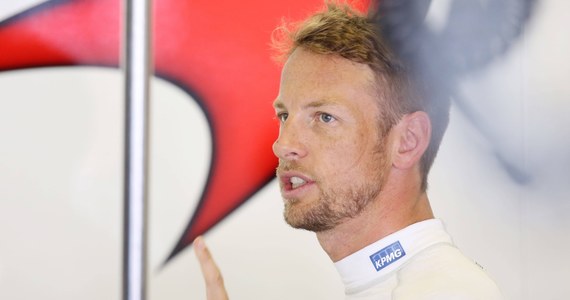 Mistrz świata Formuły 1 Brytyjczyk Jenson Button i jego żona Jessica zostali okradzeni we własnym domu w Saint-Tropez. Jak donosi gazeta "The Sun", zginęły rzeczy warte prawie pół miliona euro, w tym pierścionek zaręczynowy.