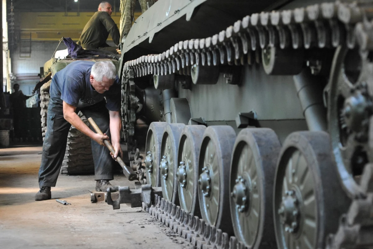 Specjalna Misja Obserwacyjna OBWE na Ukrainie oświadczyła, że w ostatnim czasie w Donbasie, gdzie trwa konflikt z prorosyjskimi separatystami, jej obserwatorzy spotkali ludzi, którzy przedstawiali się jako osoby związane z rosyjską armią. Informację tę przekazał w rozmowie z agencją Interfax-Ukraina przedstawiciel OBWE Michael Bociurkiw. 