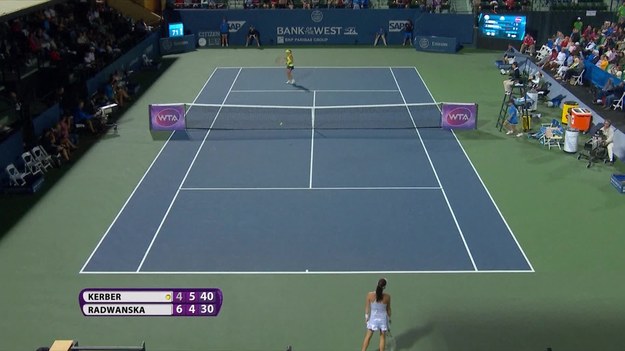 Agnieszka Radwańska przegrała z Niemką Angelique Kerber 6:4, 4:6, 4:6 w ćwierćfinale turnieju tenisowego w Stanford.