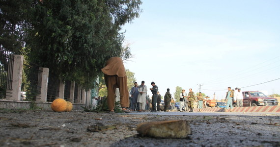 Co najmniej 22 osoby zginęły w nocy w samobójczym zamachu na północy Afganistanu. Zamachowiec zdetonował załadowany materiałami wybuchowymi samochód w powiecie Chan Abad, w prowincji Kunduz.