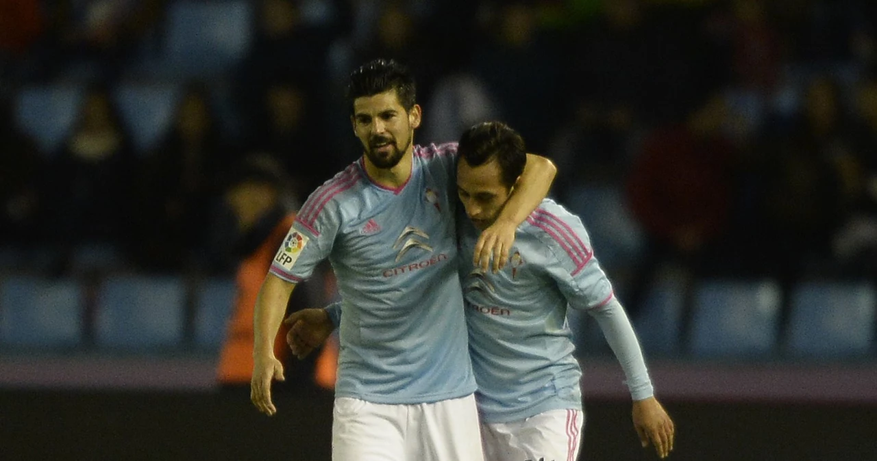 Nolito (z lewej) gratuluje bramki swojemu koledze z Celty - Fabianowi Orellanie