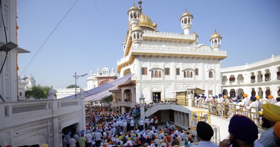 Co najmniej 11 pielgrzymów zostało stratowanych na śmierć w świątyni hinduistycznej we wschodnich Indiach. 24 osoby zostały ranne. 