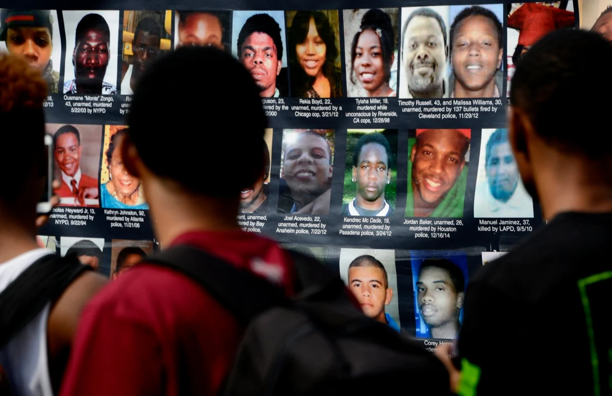 W amerykańskim Ferguson znów niespokojnie. W pierwszą rocznicę śmierci 18-letniego Afroamerykanina Michaela Browna, zastrzelonego rok temu na ulicy przez białego policjanta, znów padły strzały.