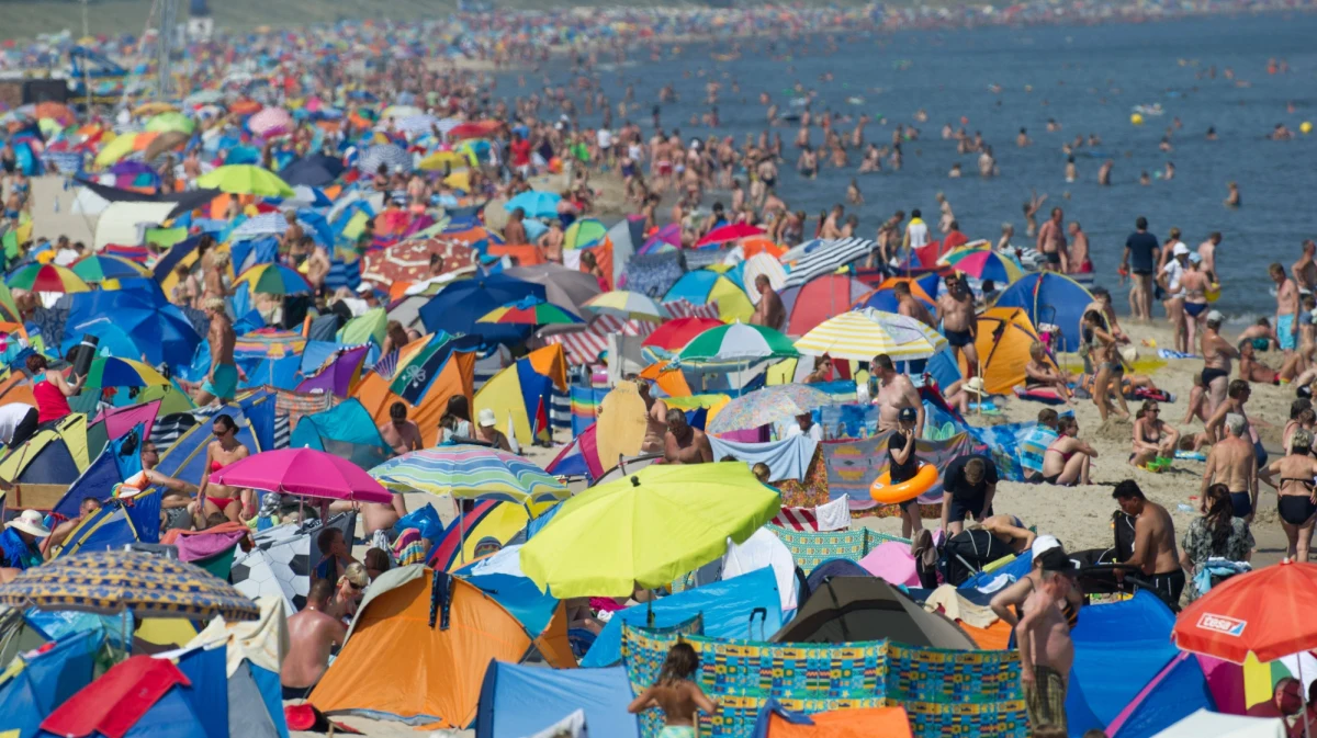 Ojciec 20-latki, która utonęła w Dubaju, powstrzymywał ratowników przed ratowaniem swojej córki. Mężczyzna powiedział, że woli, aby umarła, niż była dotykana przez "obcych mężczyzn" - donosi "The Independent". 