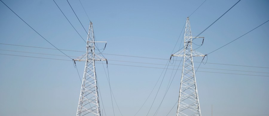 "Polska polityka energetyczna jest wielowektorowa, niespójna - tak naprawdę miotamy się z kąta w kąt" - ocenia ekspert ds. energetyki, Tomasz Chmal. "Pogoda jest swoistą wisienką na torcie zaniedbań w energetyce, które są wieloletnie" - tłumaczy w rozmowie z reporterem RMF FM, Pawłem Balinowskim.    