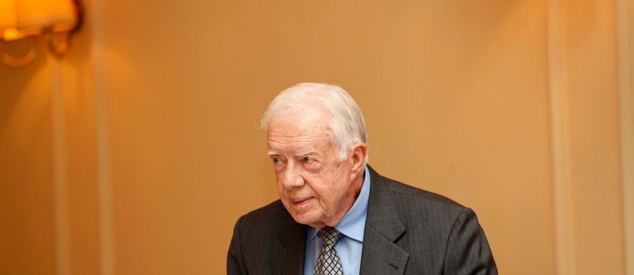 Były amerykański prezydent, USA 90-letni Jimmy Carter poinformował, że jest chory na raka i walczy o życie. W oświadczeniu do mediów napisał, że operacja wątroby, której się poddał niedawno ujawniła, iż ma nowotwór z przerzutami. Carter zapowiedział, że zostanie poddany leczeniu i że kolejne oświadczenie w tej sprawie wyda w następnym tygodniu.