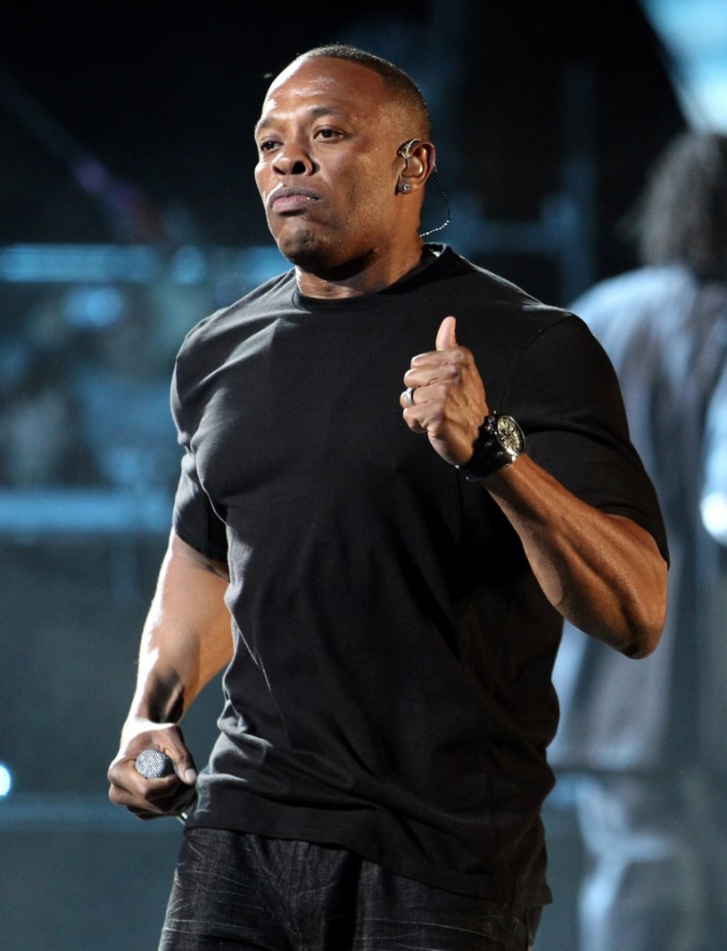 Amerykański raper Dr. Dre odniósł się do sytuacji z jego przeszłości, w której zaatakował dziennikarkę Denise "Dee" Barnes oraz do zarzutów znęcania się, jakie wystosowała wobec niego jego była dziewczyna Michel'le Toussaint. 