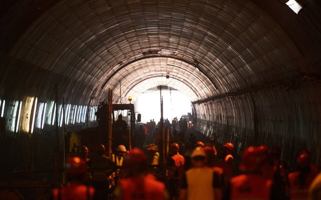 W Gdańsku trwają prace wykończeniowe tunelu pod martwą Wisłą. Pierwsze samochody przejadą tunelem na przełomie 2015 i 2016 roku.