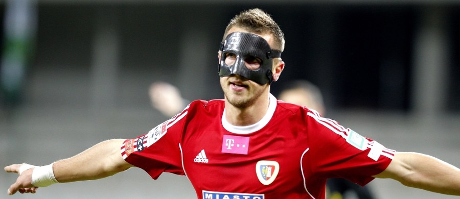 Kamil Wilczek, Król strzelców poprzedniego sezonu ekstraklasy znalazł się wśród 19 piłkarzy z klubów zagranicznych powołanych przez selekcjonera Adama Nawałkę na mecze eliminacji mistrzostw Europy z Niemcami i Gibraltarem. Spotkania odbędą się 4 września we Frankfurcie nad Menem oraz 7 września w Warszawie. 