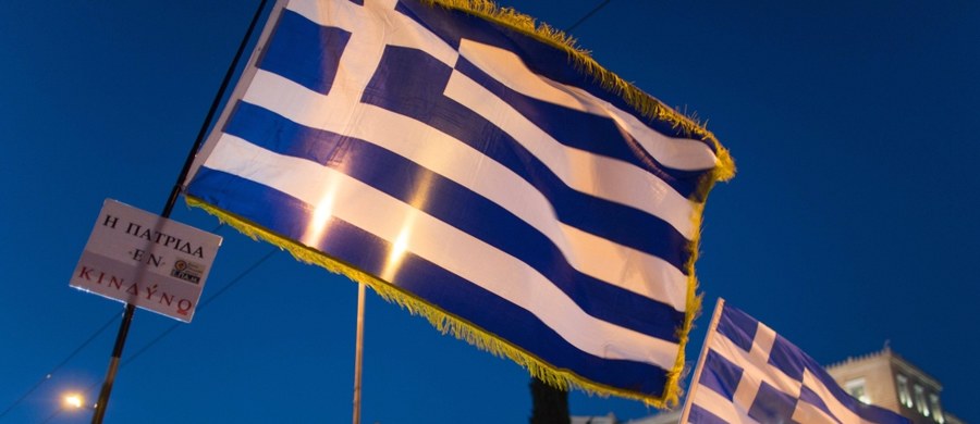 Ministrowie finansów państw strefy euro osiągnęli polityczne porozumienie w sprawie trzeciego programu pomocy dla Grecji - poinformował szef eurogrupy Jeroen Dijsselbloem po zakończeniu nadzwyczajnego spotkania ministrów w Brukseli. Dodał, że do 19 sierpnia powinny zakończyć się procedury ratyfikacji w krajach strefy euro, co pozwoli na wypłatę pierwszej raty pomocy dla Aten.
