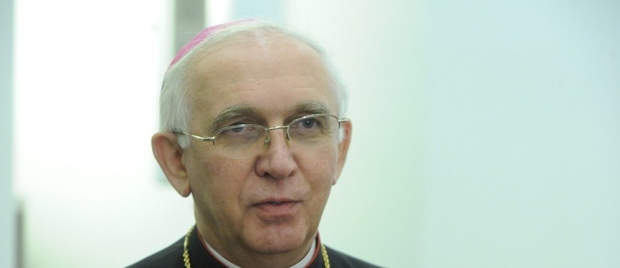 „Nam nie grozi – demagogicznie ujmując – państwo wyznaniowe, ale, jak mocno wołał św. Jan Paweł II, zagraża nam kłamstwo udające prawdę i grzech udający dobro” - powiedział metropolita częstochowski abp Wacław Depo podczas uroczystości Wniebowzięcia Najświętszej Maryi Panny na Jasnej Górze. Nawiązując do słów papieża-Polaka na temat wolności dodał, że „nie wolno stwarzać fikcji wolności, która rzekomo człowieka wyzwala, a właściwie zniewala i znieprawia”.