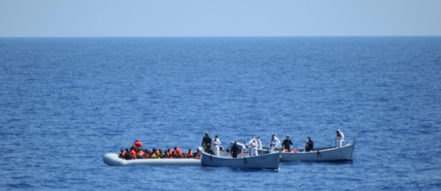 Ciała co najmniej 40 imigrantów znalazła włoska marynarka wojenna na łodzi w Cieśninie Sycylijskiej. Łodzią w stronę wybrzeży Włoch płynęło około 400 imigrantów. Uratowano 312 osób.