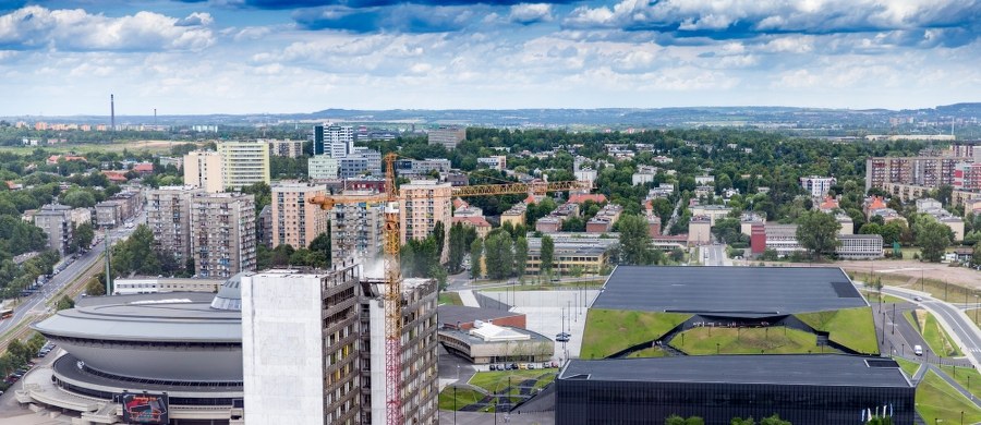 Będą znaczne ograniczenia prędkości dla kierowców w Katowicach. Od poniedziałku w ścisłym centrum będzie można jechać maksymalnie 30 km/h. Strefę nazwano "Tempo 30".