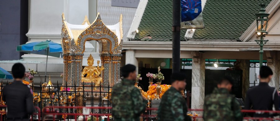 Wybuch bomby przed hinduistyczną świątynią w centrum Bangkoku nie przypomina pod względem taktyki ataków separatystów na południu Tajlandii - powiedział szef tamtejszej armii. Zginęły 22 osoby. Wśród zabitych jest ośmiu obcokrajowców.