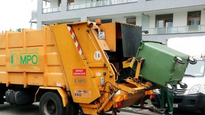 Warszawa: Zderzenie autobusu ze śmieciarką. 5 osób rannych