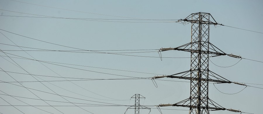 Wystąpienie z roszczeniami rozważają akcjonariusze firm energetycznych i odbiorcy energii poszkodowani w wyniku 20. stopnia zasilania - informuje "Rzeczpospolita". I dodaje, że wartość spółek energetycznych dramatycznie spadła w ciągu zaledwie kilku miesięcy. 