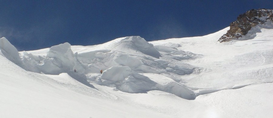 Rosyjscy ratownicy nie prowadzą dziś poszukiwań polskiego turysty, który zaginął na Elbrusie. Jutro natomiast są 50-procentowe szanse ich wyjścia w góry. Wszystko z powodu załamania pogody na tej najwyższej górze Rosji. 