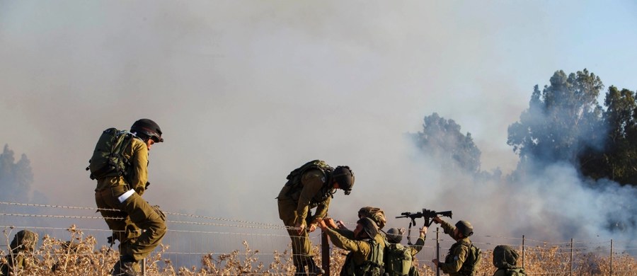 Atak rakietowy w rejonie północnego Izraela. Pociski zostały wystrzelone z miejsca, które kontrolowane jest przez syryjskie wojsko. W odpowiedzi armia izraelska ostrzegła kraj przed "poważnymi konsekwencjami" i odpowiedziała atakiem w rejonie Wzgórz Golan. 