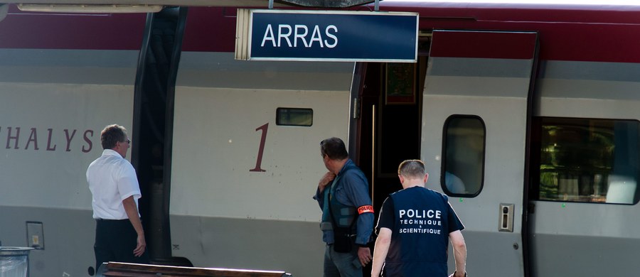 Trzy osoby zostały ranne, w tym dwie ciężko, w ataku, do którego doszło w pociągu Thalys na trasie między Amsterdamem a Paryżem. Napastnik był uzbrojony m.in. w broń palną. Został obezwładniony przez pasażerów i następnie zatrzymany przez policję na dworcu w Arras w płn. Francji.