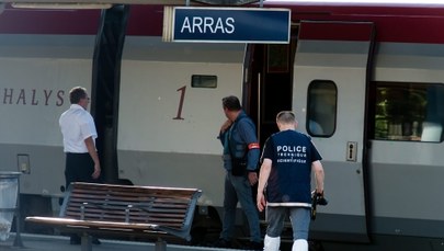 Uzbrojony napastnik w pociągu, trzech rannych