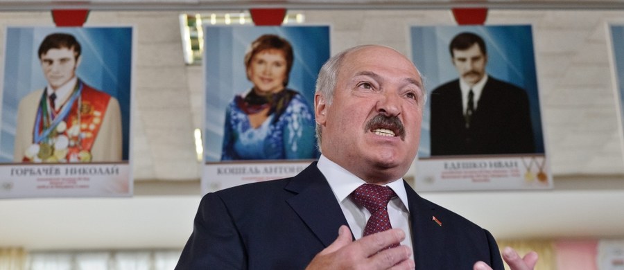 Prezydent Białorusi Alaksandr Łukaszenka uwolnił sześciu więźniów politycznych, w tym byłego kandydata na prezydenta w wyborach z 2010 roku Mikałaja Statkiewicza. Jak przekazała przekazała oficjalna agencja informacyjna BiełTA Łukaszenka kierował się „względami humanitarnymi”.