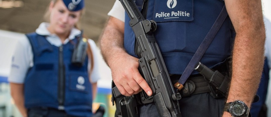 Analiza odcisków palców potwierdziła, że uzbrojony mężczyzna, który zaatakował w piątek w pociągu na trasie między Amsterdamem a Paryżem, to 26-letni Marokańczyk znany europejskim służbom jako domniemany islamista - podały źródła zbliżone do sprawy. Mężczyzna został zidentyfikowany jako Ajub El Khazzani. 