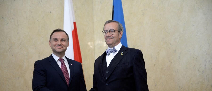 "Nie ma pokoju na świecie bez poszanowania prawa międzynarodowego; nie można się zgadzać, kiedy naruszane są granice i suwerenność państw" - mówił Andrzej Duda w Tallinie, gdzie spotyka się z przedstawicielami władz Estonii. To pierwsza wizyta zagraniczna prezydenta po objęciu urzędu.