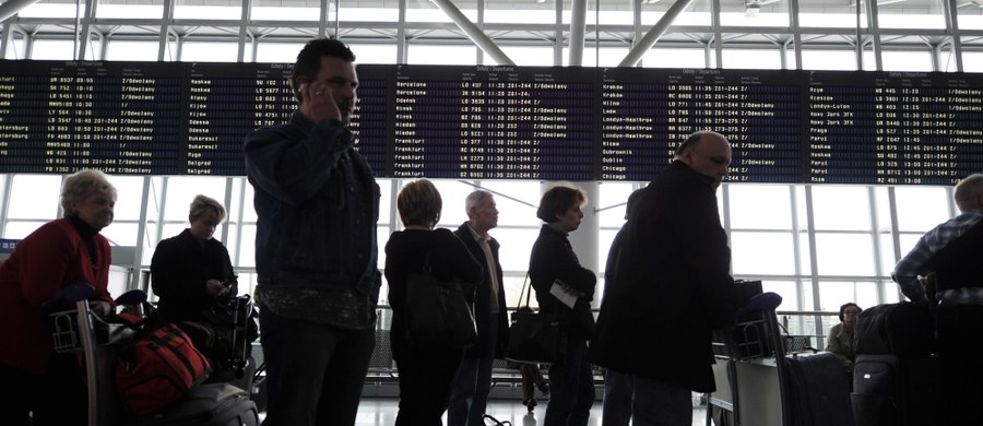 190 polskich turystów wreszcie wróciło do kraju po prawie dobie koczowania na tureckim lotnisku Bodrum. "Nikt nie chciał z nami rozmawiać, musieliśmy walczyć nawet o szklankę wody" – relacjonowali po przylocie do kraju. Zapowiadają, że złożą pozew zbiorowy przeciwko organizatorowi wyjazdu.